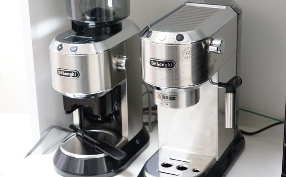 デロンギのエスプレッソメーカー(EC680)とコーヒーグラインダー(KG521J 