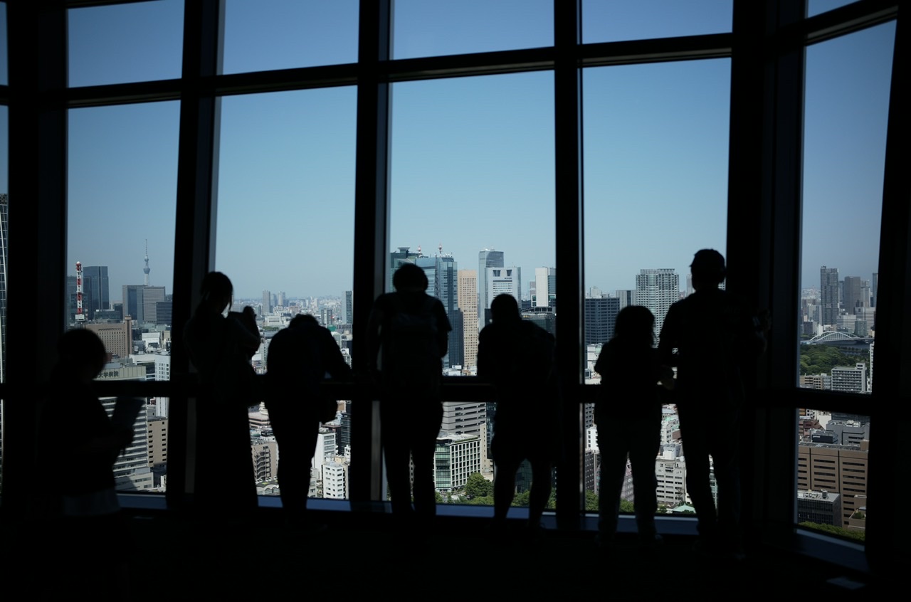 東京タワー 景色を眺める人々