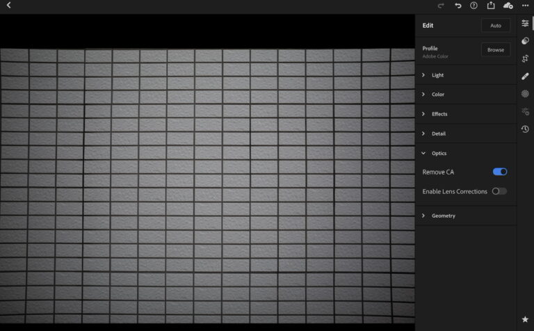 Lightroom iPad Proでレンズ補正を切った状態。周辺の歪曲収差が戻る